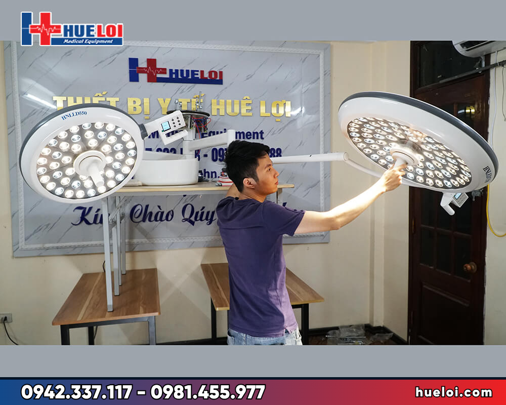 Đèn LED phẫu thuật treo trần 2 nhánh 750/550 — bóng OSRAM Đức